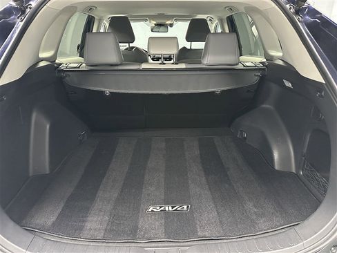 Used 2019 Toyota RAV4 Limited image 17