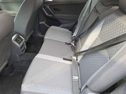 Used 2021 Volkswagen Tiguan S image 22
