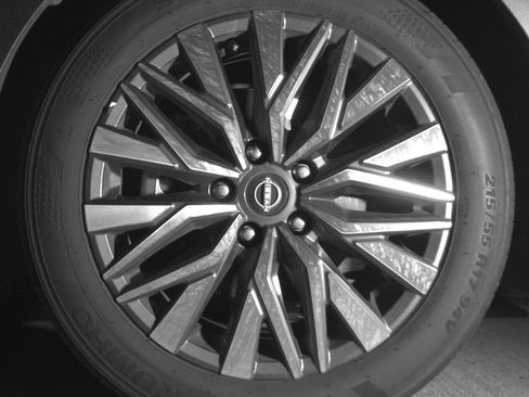 Used 2025 Nissan Altima 2.5 SV FWD image 12