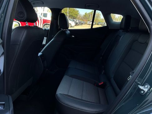 Used 2025 Chevrolet Trax LT w/ LT Convenience Package image 10