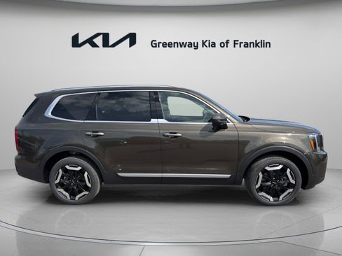 New 2025 Kia Telluride S image 8