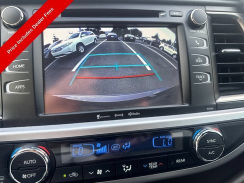 Used 2018 Toyota Highlander Plus FWD image 9