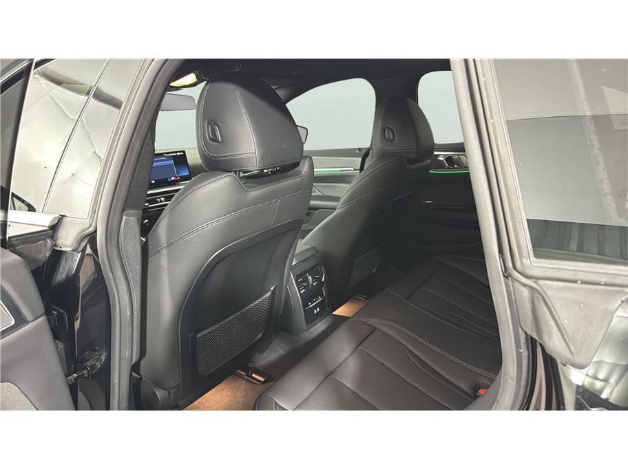 Used 2023 BMW i4 eDrive40 RWD image 11