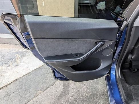 Used 2021 Tesla Model Y Long Range AWD/4WD image 24
