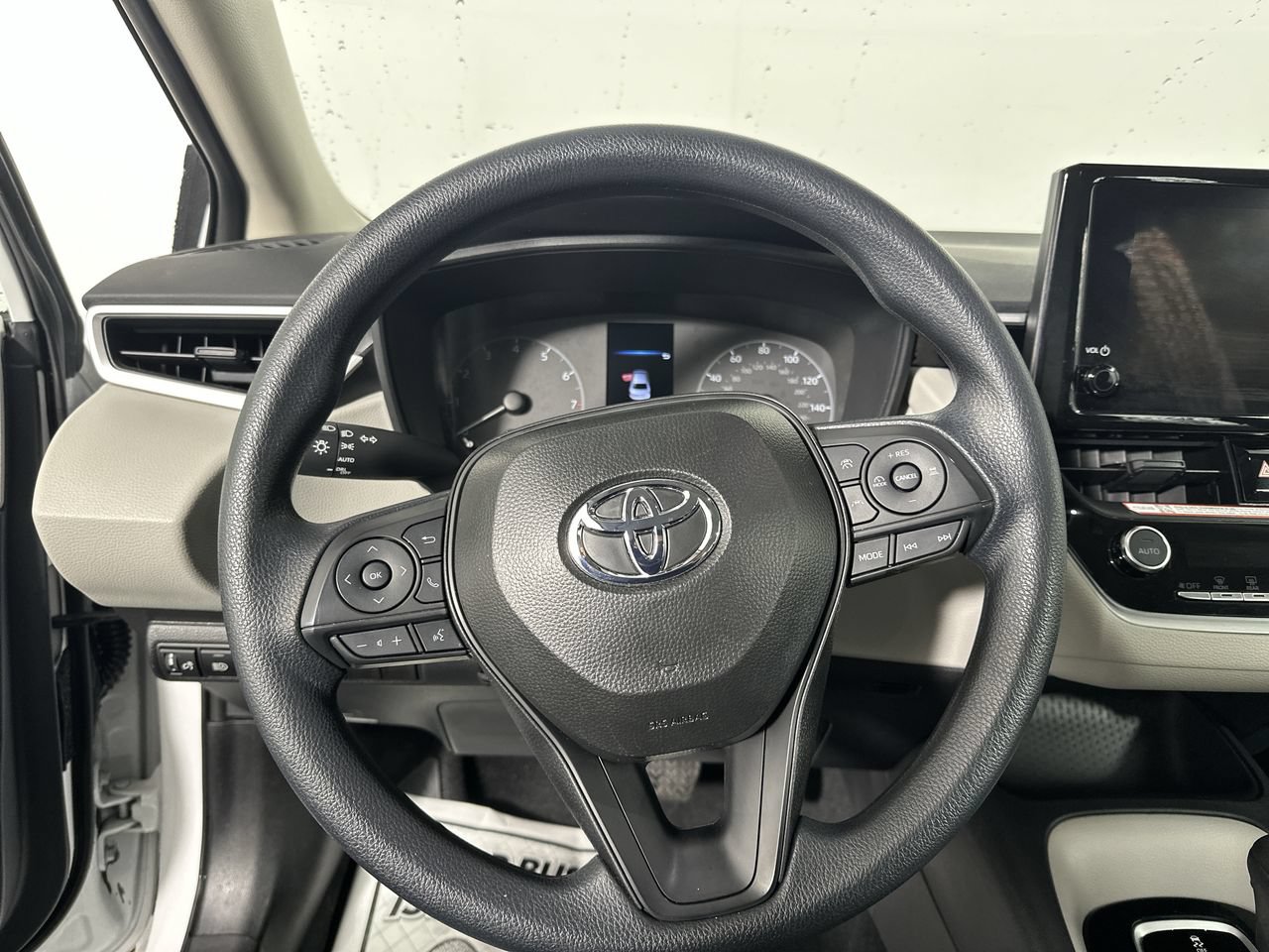 Used 2025 Toyota Corolla LE FWD image 5