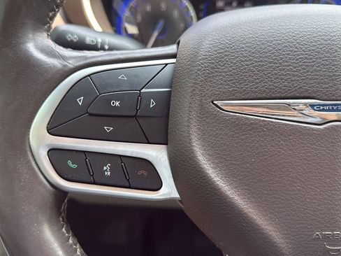 Used 2020 Chrysler Pacifica Touring-L FWD image 14