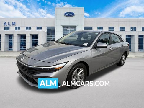 Used 2025 Hyundai Elantra SE image 1