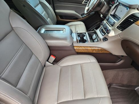 Used 2020 GMC Yukon Denali w/ Denali Premium Package RWD image 12