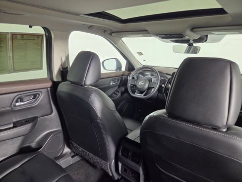 Used 2023 Nissan Rogue SL w/ SL Premium Package FWD image 31