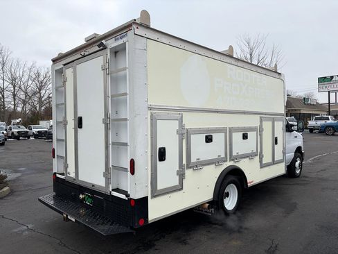 Used 2023 Ford E-450 and Econoline 450 Super Duty w/ Power Windows & Locks Group image 7