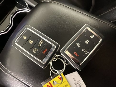 Used 2023 Jeep Grand Cherokee 4WD 4xe w/ Luxury Tech Group II image 24