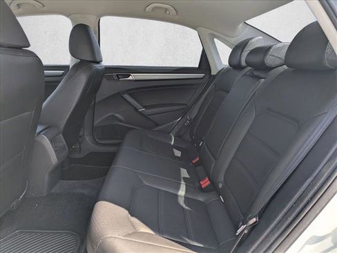 Used 2017 Volkswagen Passat 1.8T R-Line w/ R-Line Lighting Package FWD image 17