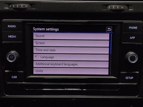 Used 2019 Volkswagen Golf S image 25