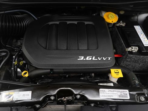 Used 2018 Dodge Grand Caravan SE w/ Rear Park Assist Package image 30