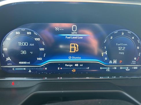 Used 2023 Chevrolet Suburban Premier image 32