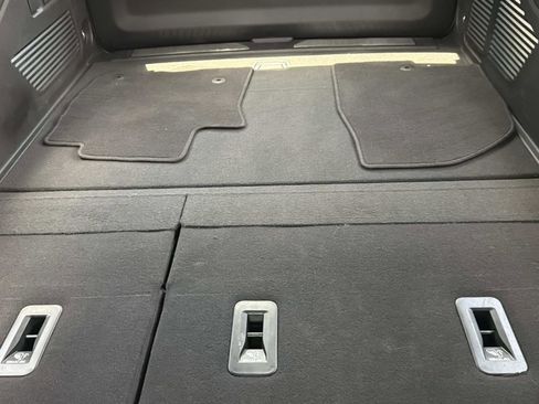 Used 2025 Chevrolet Suburban Premier RWD image 15