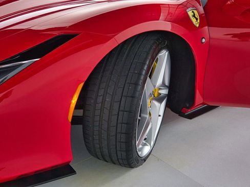 Used 2021 Ferrari F8 Tributo image 33