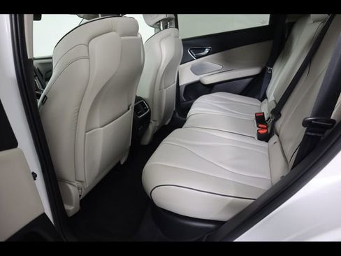 Used 2025 Acura RDX SH-AWD w/ Advance Package image 17