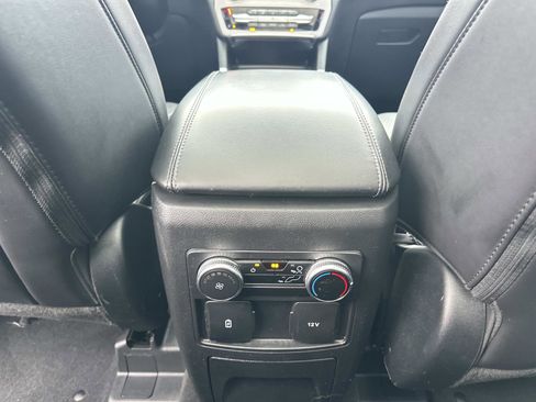 Used 2023 Ford Explorer XLT w/ Equipment Group 202A AWD/4WD image 15