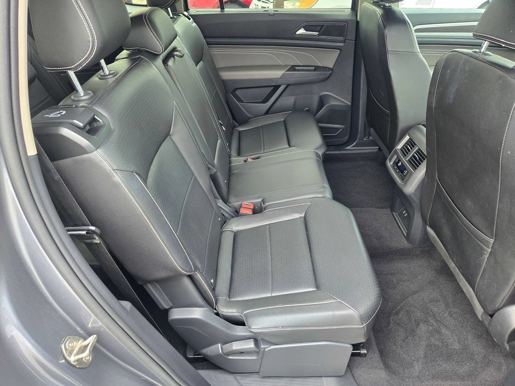 Used 2023 Volkswagen Atlas SE w/ Black Wheel Package AWD/4WD image 17