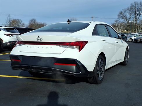 Certified 2025 Hyundai Elantra SEL image 5