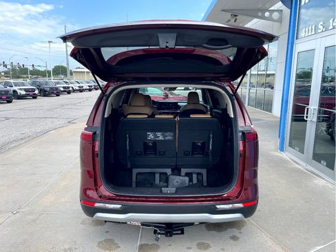 Used 2023 Kia Carnival LX FWD image 9