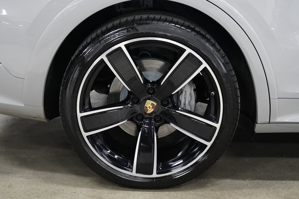 Used 2023 Porsche Cayenne Platinum Edition AWD/4WD image 31