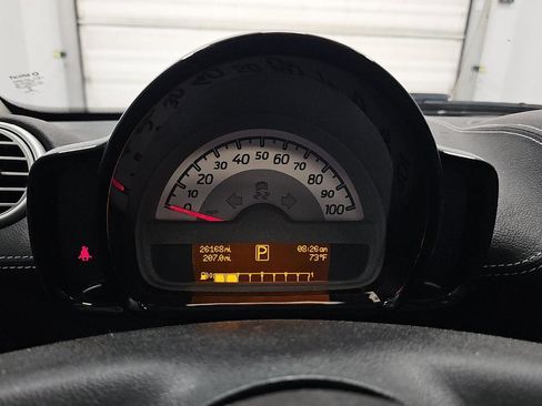 Used 2015 smart fortwo pure RWD image 12