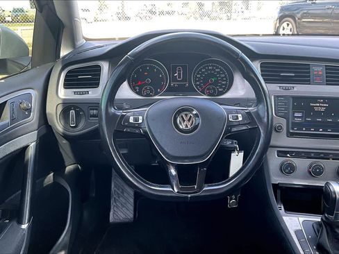 Used 2017 Volkswagen Golf S image 5