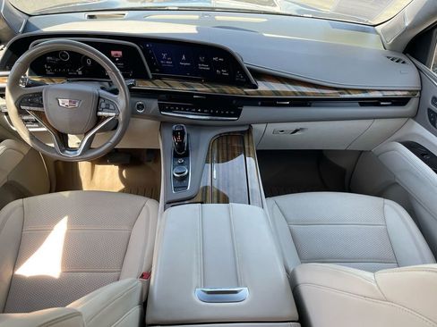 Used 2021 Cadillac Escalade ESV Premium Luxury Platinum image 16