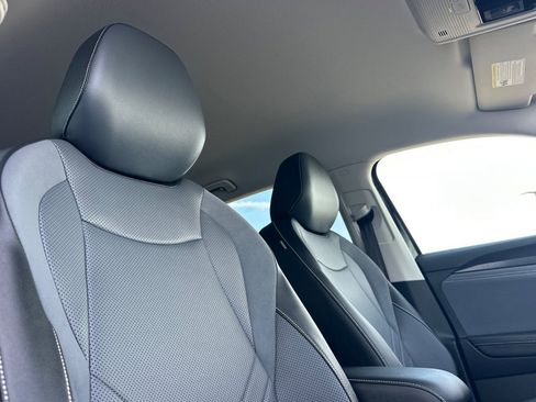 Used 2025 Volkswagen Tiguan SE FWD image 21