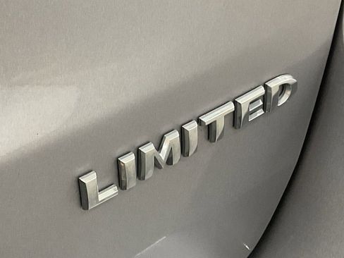 Used 2018 Jeep Grand Cherokee Limited AWD/4WD image 24
