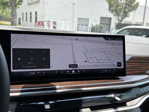 Used 2026 BMW X7 xDrive40i w/ M Sport Package image 28