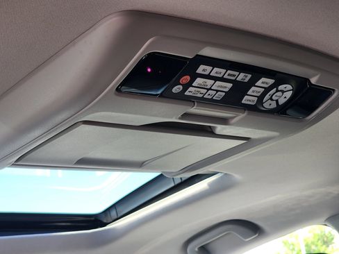 Used 2016 Honda Pilot Touring image 19