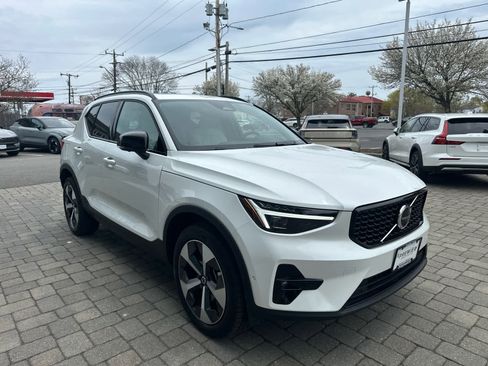 Used 2026 Volvo XC40 B5 Plus AWD/4WD image 43