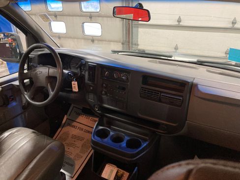 Used 2004 Chevrolet Express 1500 image 8