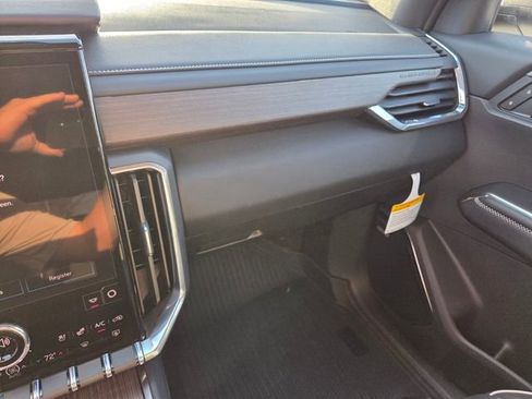 New 2026 GMC Acadia Denali w/ Super Cruise Package image 29