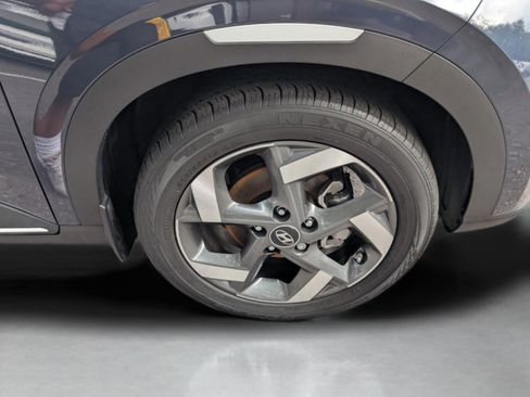 Used 2023 Hyundai Venue Limited image 28