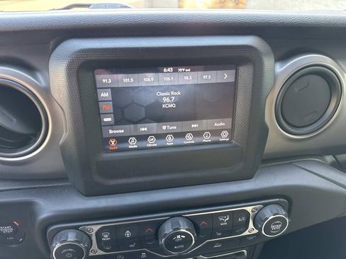 Used 2020 Jeep Gladiator Sport w/ Quick Order Package 24S image 17