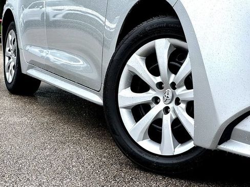 Used 2025 Toyota Corolla LE FWD image 2