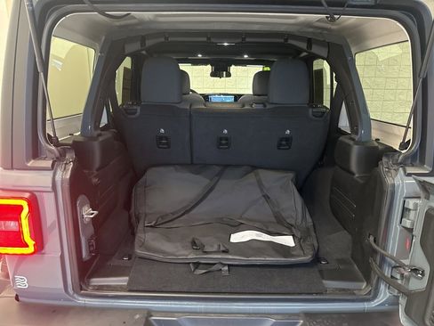 Used 2024 Jeep Wrangler Unlimited Rubicon w/ Convenience Group image 25