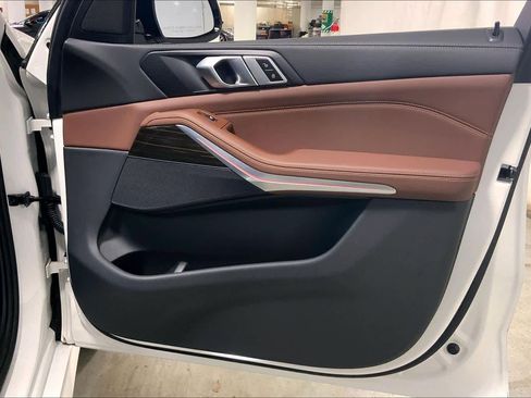 Used 2024 BMW X5 xDrive40i w/ M Sport Package image 23