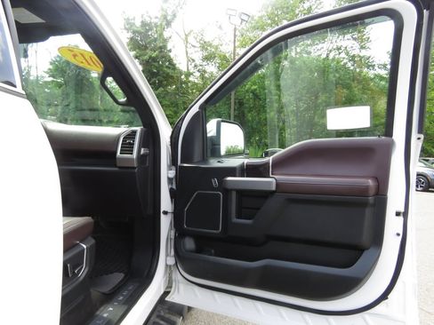 Used 2015 Ford F150 Platinum w/ Equipment Group 701A Luxury AWD/4WD image 12