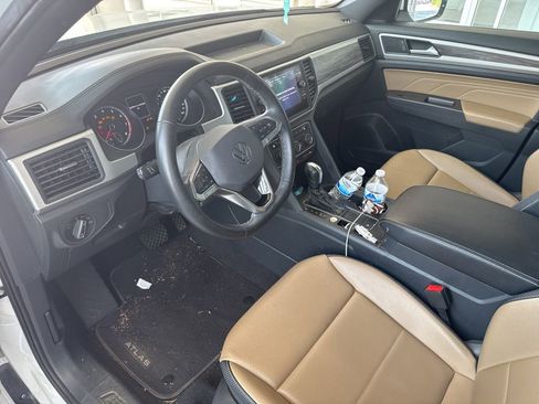 Used 2021 Volkswagen Atlas Cross Sport SE FWD image 4