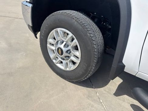 Used 2025 Chevrolet Silverado 2500 LT AWD/4WD image 7