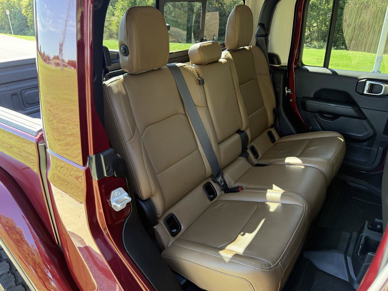 Used 2022 Jeep Gladiator Rubicon w/ Cold Weather Group AWD/4WD image 18