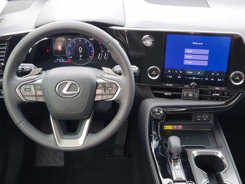 Used 2025 Lexus NX 250 FWD w/ Towing Package (2000 Lbs) image 26