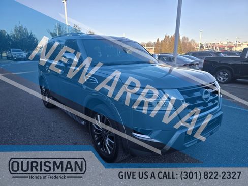Used 2022 Nissan Armada Platinum w/ Captain's Chairs Package image 2