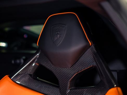Used 2020 Lamborghini Huracan EVO RWD image 12