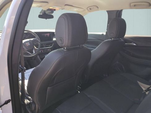 Used 2025 Buick Encore GX Preferred AWD/4WD image 33